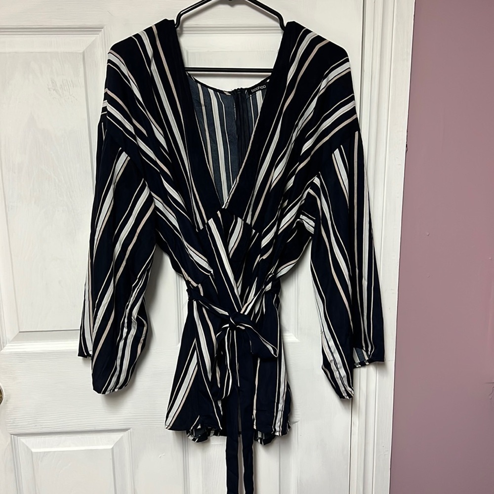 Cute boohoo top - size 18